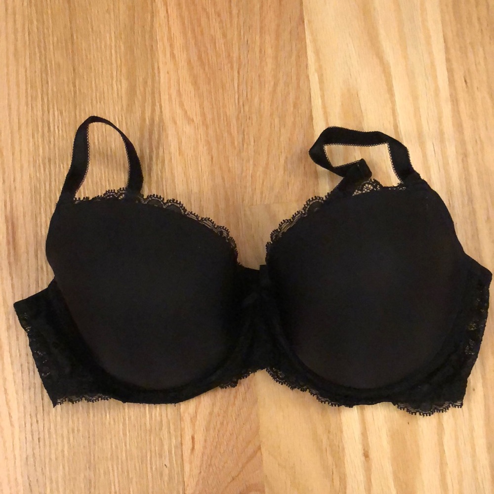 Black lace detail 36D Victoria’s Secret Bra